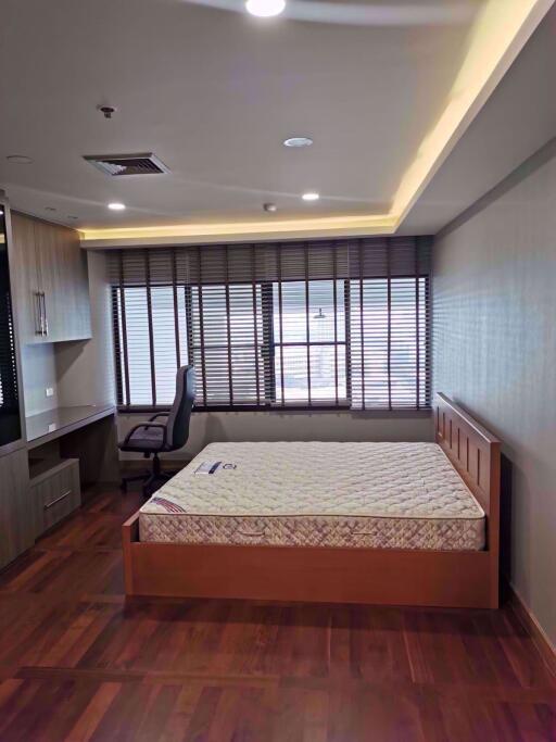3 bed Duplex in Le Raffine Sukhumvit 24 Khlongtan Sub District D10508