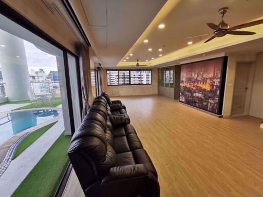 3 bed Duplex in Le Raffine Sukhumvit 24 Khlongtan Sub District D10508