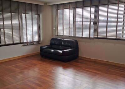 3 bed Duplex in Le Raffine Sukhumvit 24 Khlongtan Sub District D10508