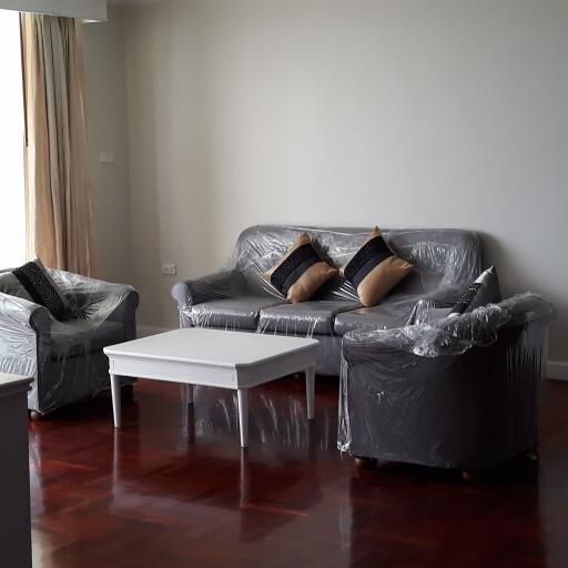 3 bed Condo in Le Chateau Mansion Khlong Tan Nuea Sub District C10562