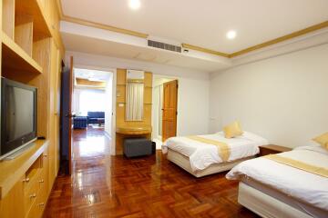 3 bed Condo in Chaidee Mansion Khlong Toei Nuea Sub District C10546