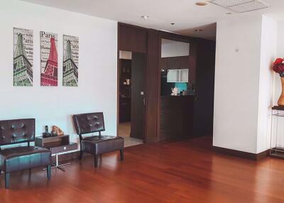 4 bed Condo in Royal Residence Park Lumphini Sub District C10543