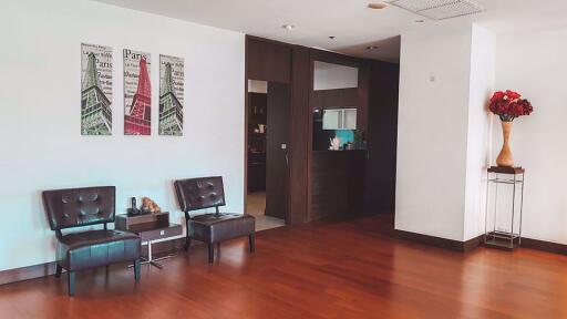 4 bed Condo in Royal Residence Park Lumphini Sub District C10543