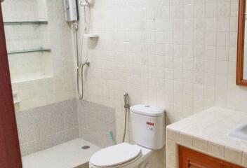 2 bed Condo in Hydon Apartment Khlongtoei Sub District C10527