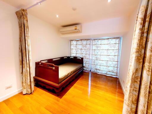 3 bed Condo in Sithakarn Condominium Lumphini Sub District C10512