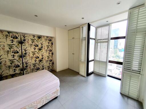 3 bed Condo in Sithakarn Condominium Lumphini Sub District C10512