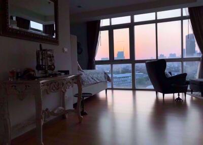 3 bed Condo in Nusasiri Grand Phra Khanong Sub District C10504