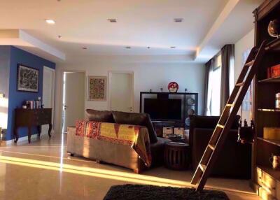 3 bed Condo in Nusasiri Grand Phra Khanong Sub District C10504