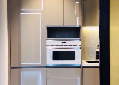 2 bed Condo in The Diplomat 39 Khlong Tan Nuea Sub District C10498