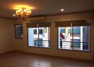 2 bed House in Biztown Ladprao Khlongchaokhunsing Sub District H05385