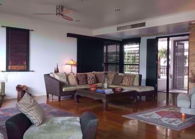 3 bed Condo in The Lanai Sathorn Chong Nonsi Sub District C10445