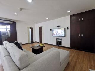 1 bed Condo in Civic Place Khlong Tan Nuea Sub District C10437