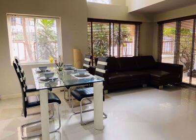 4 bed House Khlong Toei Nuea Sub District H05383