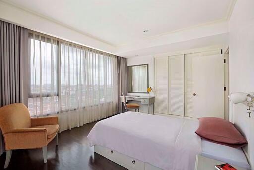 3 bed Condo in Baan Chao Praya Khlong San Sub District C10432