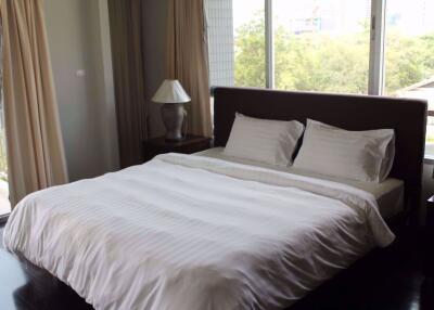 3 bed Condo in Baan Thirapa Thungmahamek Sub District C10403