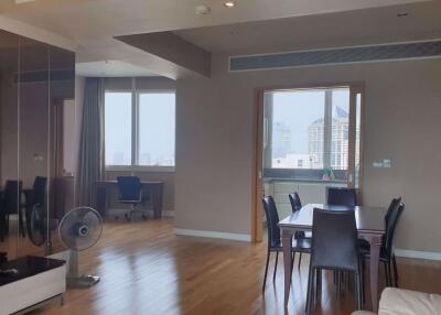 2 bed Condo in Millennium Residence Khlongtoei Sub District C10400