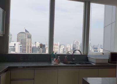 2 bed Condo in Millennium Residence Khlongtoei Sub District C10400