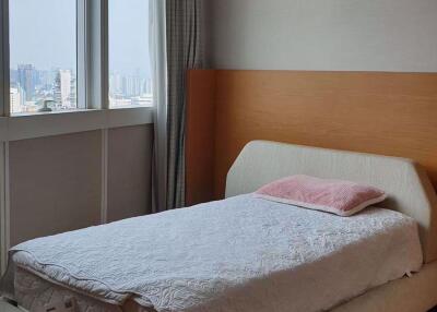 2 bed Condo in Millennium Residence Khlongtoei Sub District C10400