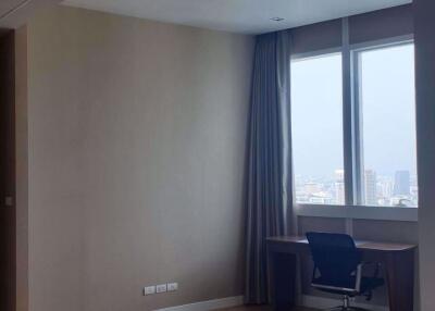 2 bed Condo in Millennium Residence Khlongtoei Sub District C10400