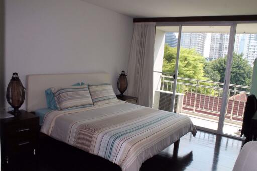 2 bed Condo in Baan Thirapa Thungmahamek Sub District C10397