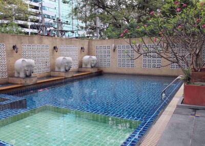 2 bed Condo in Baan Thirapa Thungmahamek Sub District C10397