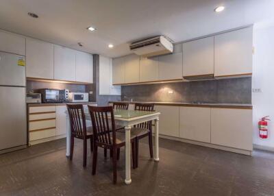 3 bed Condo in Tai Ping Towers Khlong Tan Nuea Sub District C10396