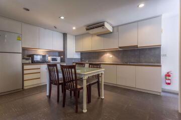 3 bed Condo in Tai Ping Towers Khlong Tan Nuea Sub District C10396