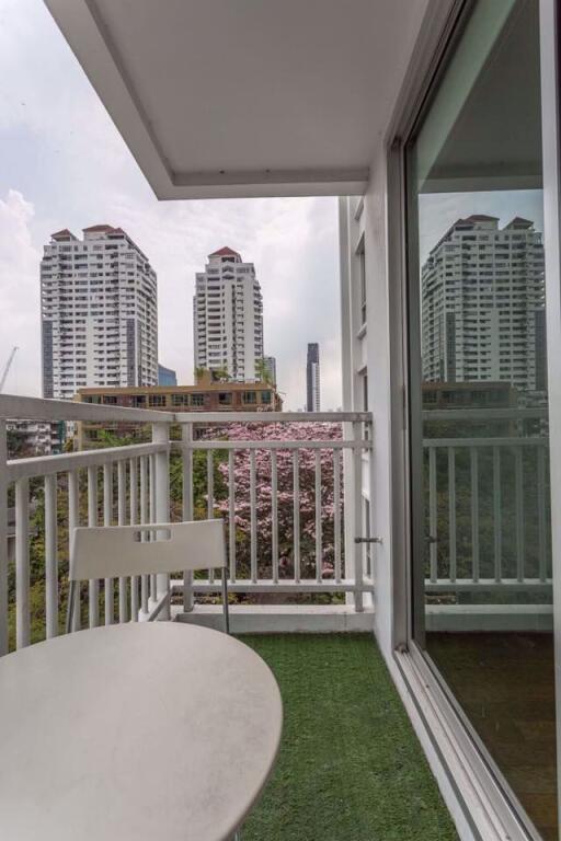 2 bed Condo in The 49 Plus 2 Khlong Tan Nuea Sub District C10374