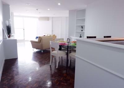 2 bed Condo in Tai Ping Towers Khlong Tan Nuea Sub District C10373