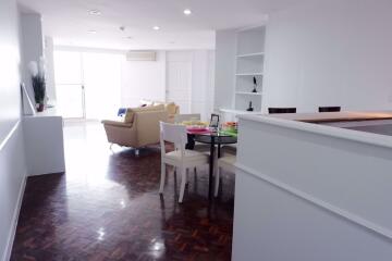 2 bed Condo in Tai Ping Towers Khlong Tan Nuea Sub District C10373