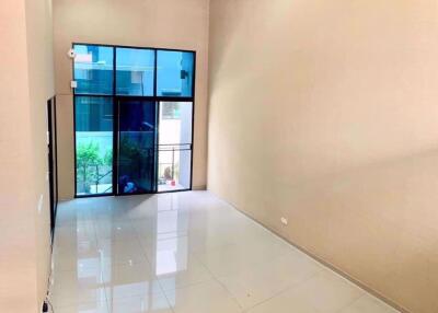 3 bed House in Arden Pattanakarn Suanluang Sub District H05380