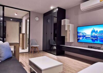 Studio bed Condo in RHYTHM Ekkamai Khlong Tan Nuea Sub District C10344