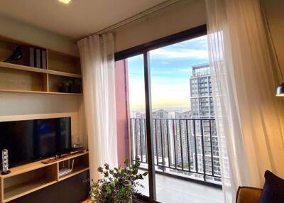 2 bed Condo in The Base Garden Rama 9 Huamak Sub District C10338