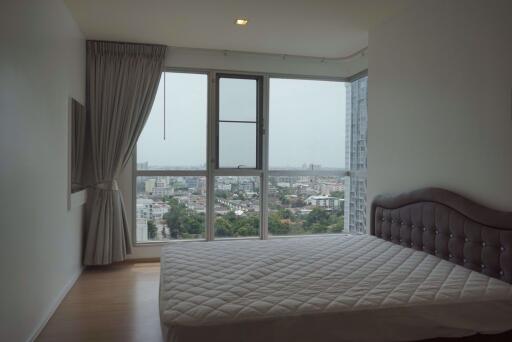 2 bed Condo in Rhythm Sukhumvit Phra Khanong Sub District C10335