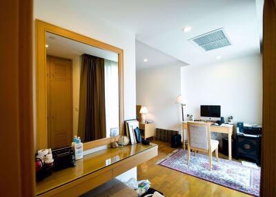 3 bed Condo in GM Height Khlongtoei Sub District C10325