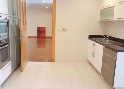 3 bed Condo in GM Height Khlongtoei Sub District C10325