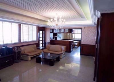 4 bed Condo in Royal Castle Pattanakarn Suanluang Sub District C10296