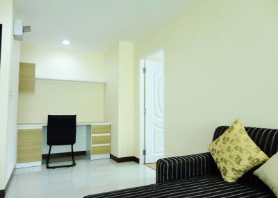 2 bed Condo in Charming Resident 2 Phrakhanongnuea Sub District C10293