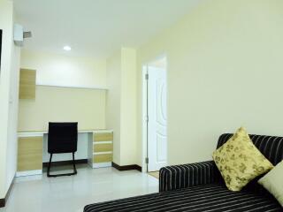 2 bed Condo in Charming Resident 2 Phrakhanongnuea Sub District C10293