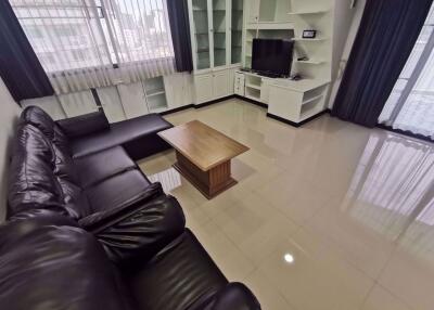 2 bed Condo in Supalai Place Condominium Khlong Tan Nuea Sub District C10285