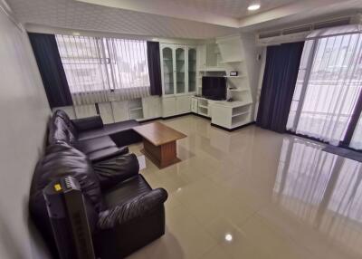 2 bed Condo in Supalai Place Condominium Khlong Tan Nuea Sub District C10285