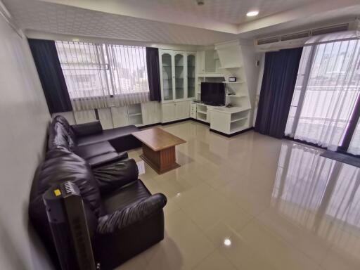 2 bed Condo in Supalai Place Condominium Khlong Tan Nuea Sub District C10285