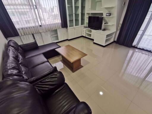 2 bed Condo in Supalai Place Condominium Khlong Tan Nuea Sub District C10285