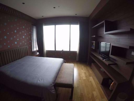 1 bed Condo in The Emporio Place Khlongtan Sub District C10267