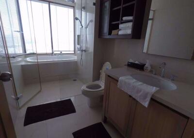 1 bed Condo in The Emporio Place Khlongtan Sub District C10267