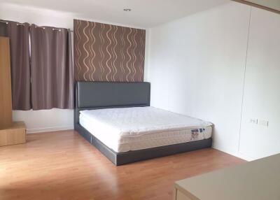 2 bed Condo in Lumpini Ville Phahol - Suthisarn Samsennai Sub District C10236