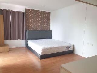 2 bed Condo in Lumpini Ville Phahol - Suthisarn Samsennai Sub District C10236