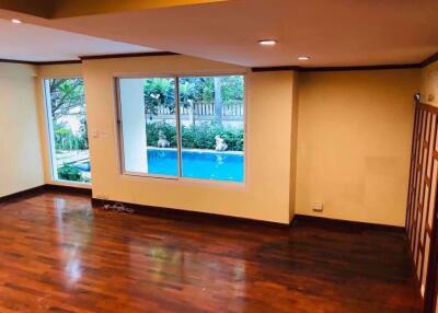 6 bed House Khlong Toei Nuea Sub District H05376