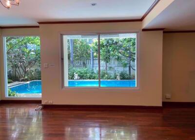 6 bed House Khlong Toei Nuea Sub District H05376