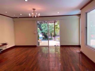 6 bed House Khlong Toei Nuea Sub District H05376